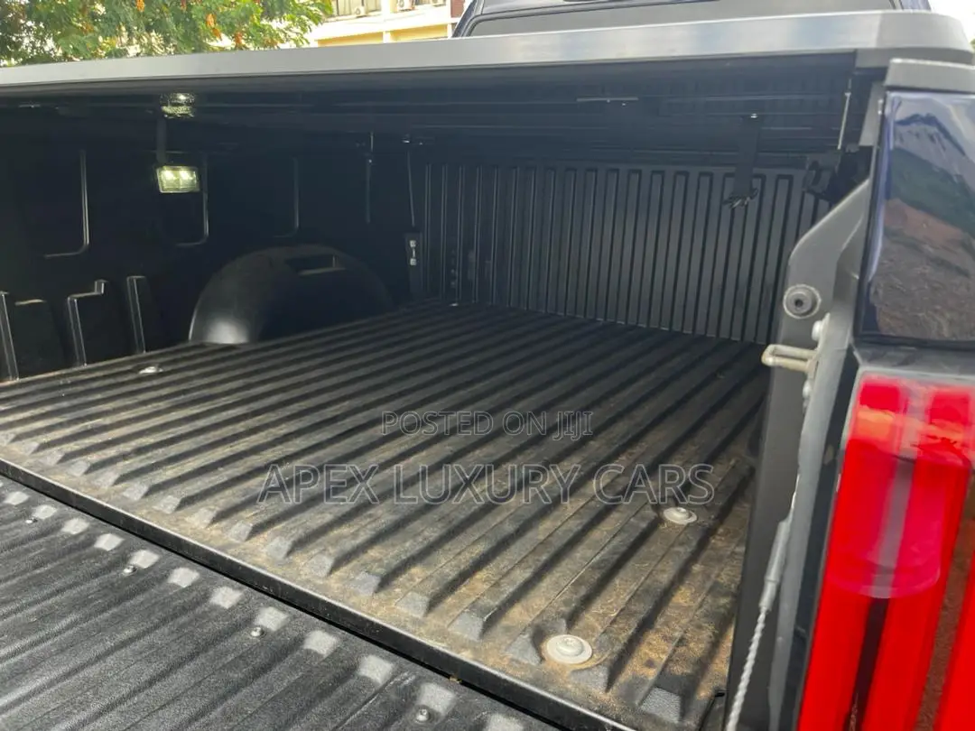 Toyota Tundra 2024 Black