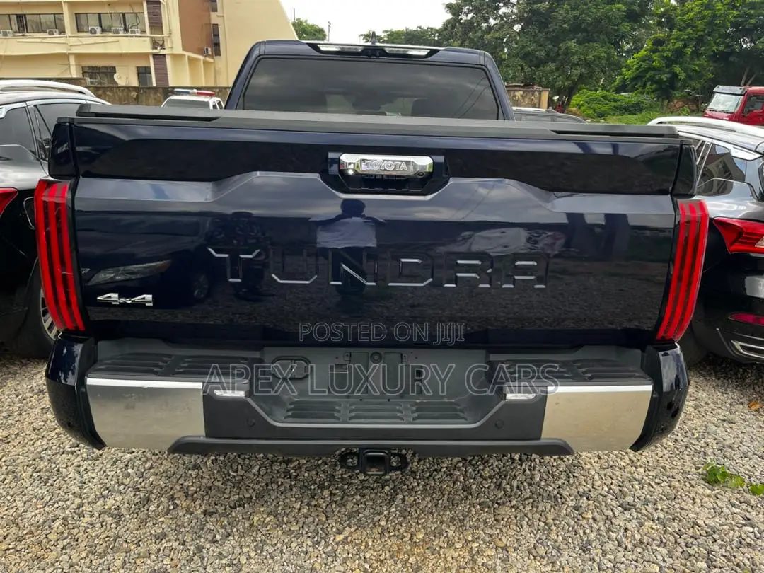 Toyota Tundra 2024 Black