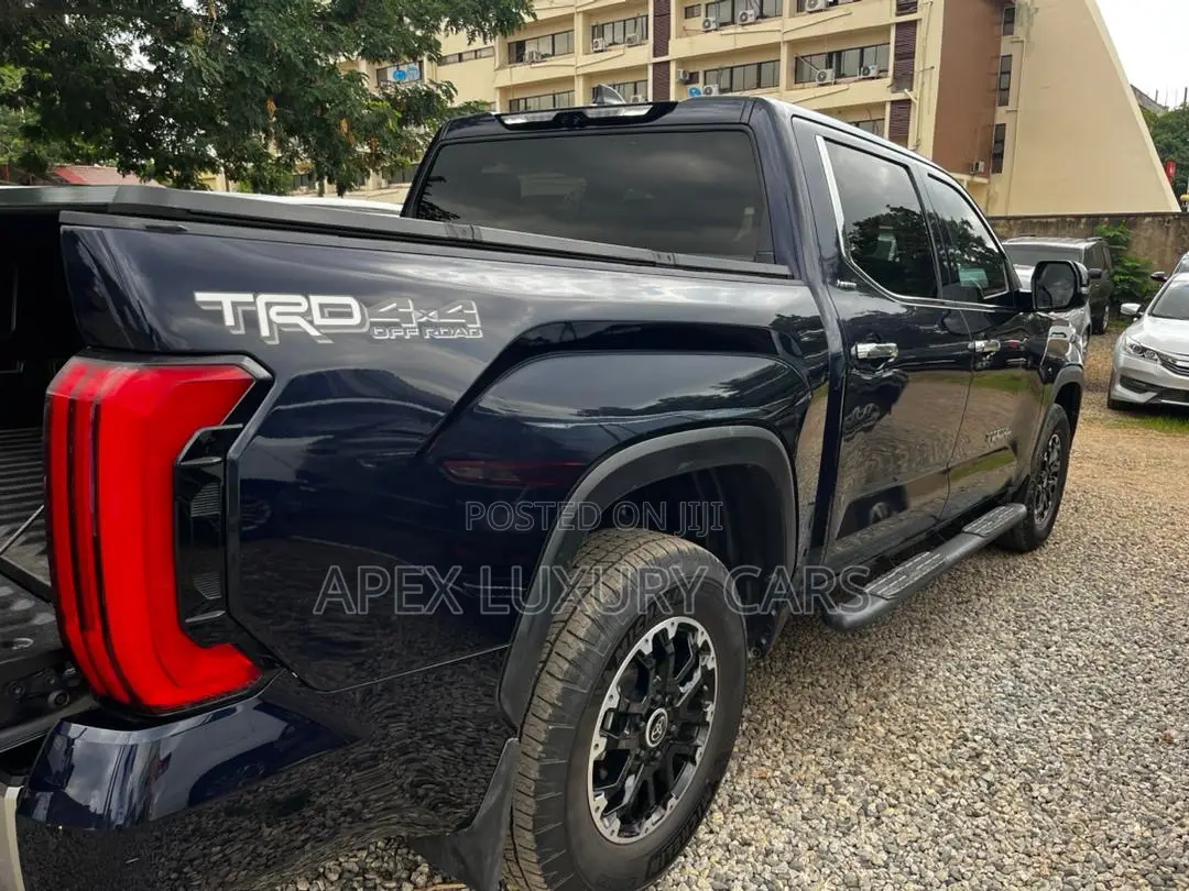 Toyota Tundra 2024 Black