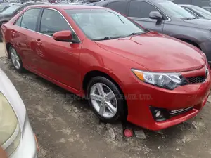 Toyota Camry SE 4dr Sedan (2.5L 4cyl 6A) 2012 Red