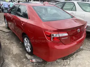 Toyota Camry SE 4dr Sedan (2.5L 4cyl 6A) 2012 Red