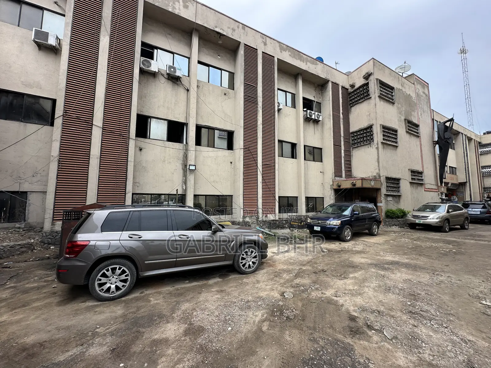 Well Located Open Plan Office Space Measuring 300sqm Land