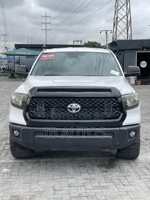 Toyota Tundra 1794 5.7L V8 4x2 CrewMax 5.6 ft. box 145.7 in. WB 2018