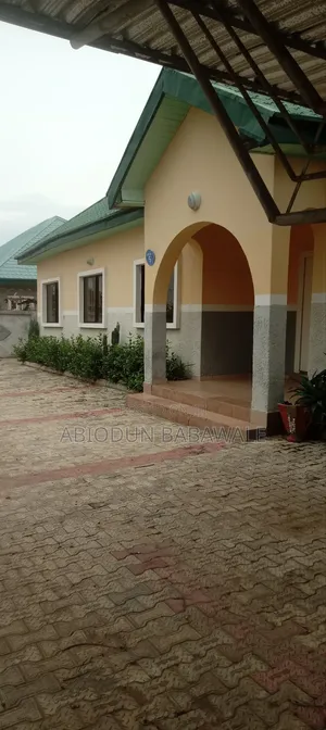 3bdrm Bungalow in Navy Estate Kashi, Karshi for rent