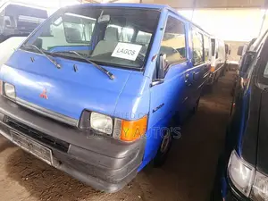 Mitsubishi L300 2011 Blue