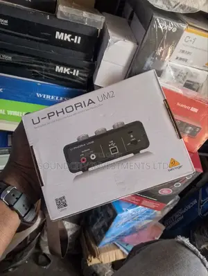 Behringer U-phoria Um2 Soundcard.