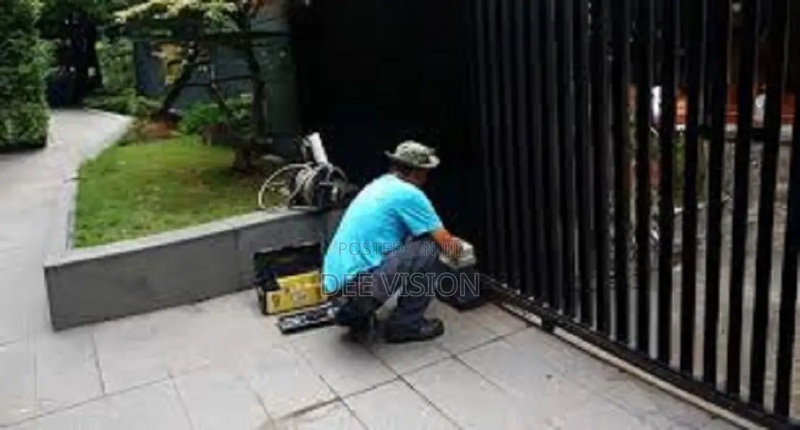 Automated Sliding Gate Machine With Two Remotes