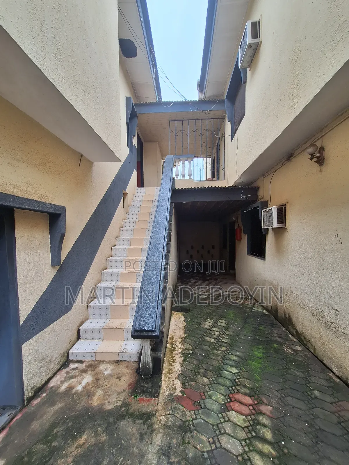 Executive 20-Rooms Hotel