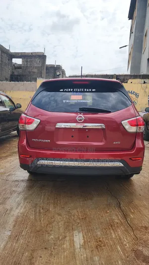 Nissan Pathfinder 2015 Red