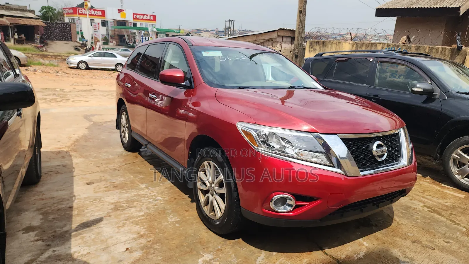 Nissan Pathfinder 2015 Red
