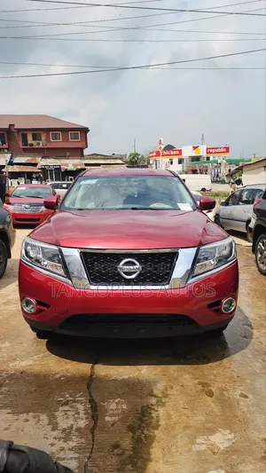 Nissan Pathfinder 2015 Red