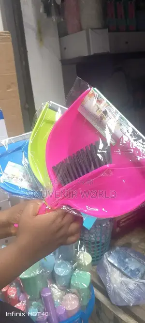 Souvenir Parker and Brush