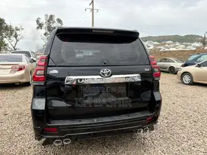 Toyota Land Cruiser Prado 2016 Black