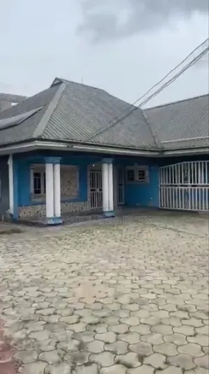 Photo - 6bdrm Bungalow in Amechi Primary Sch., Port-Harcourt for sale