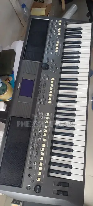 Neat Uk Used Yamaha PSR S670