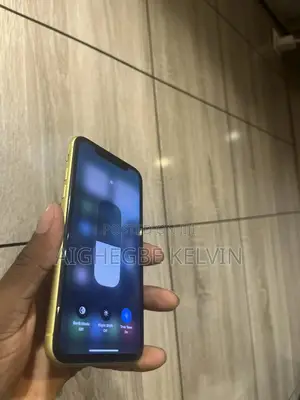 Apple iPhone 11 64 GB Yellow