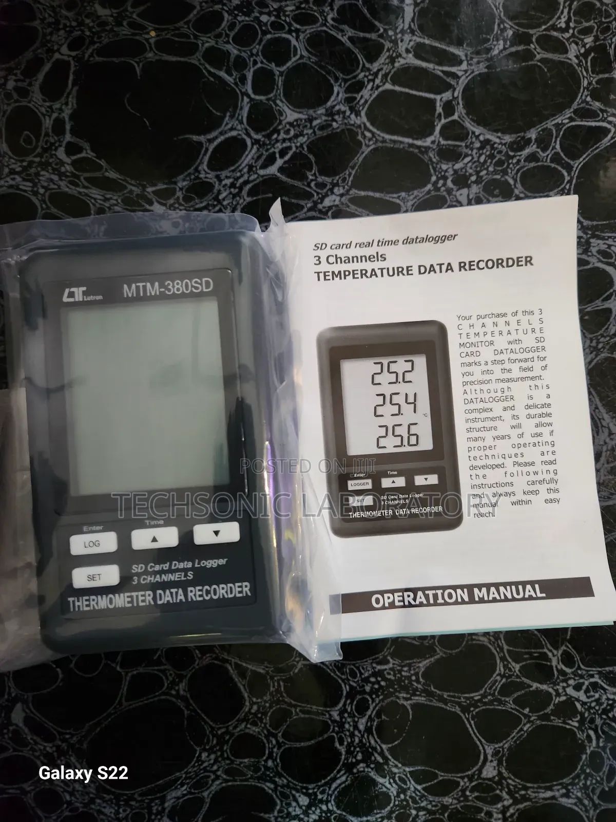 Lutron Thermometer