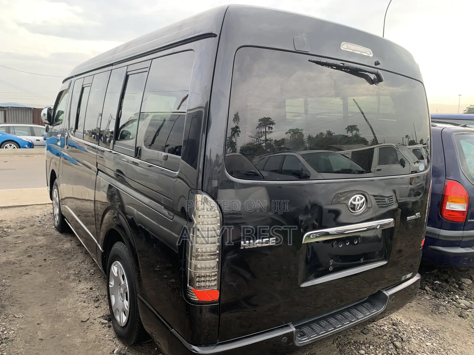 Toyota HiAce 2010 Black