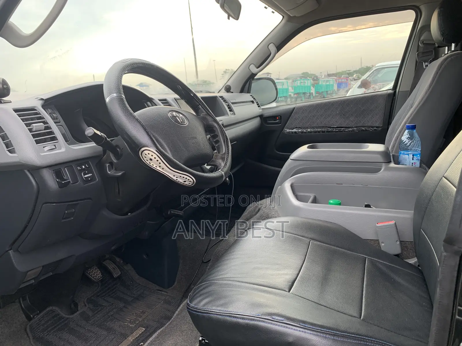 Toyota HiAce 2010 Black