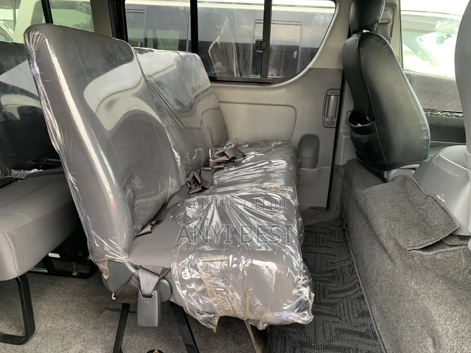 Toyota HiAce 2010 Black