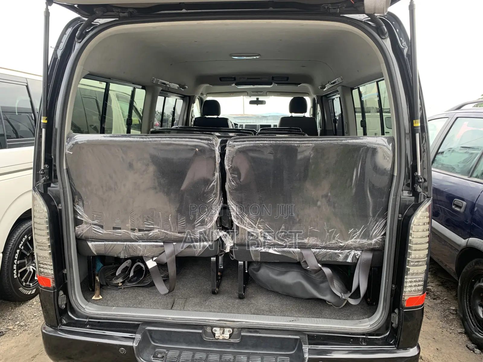 Toyota HiAce 2010 Black