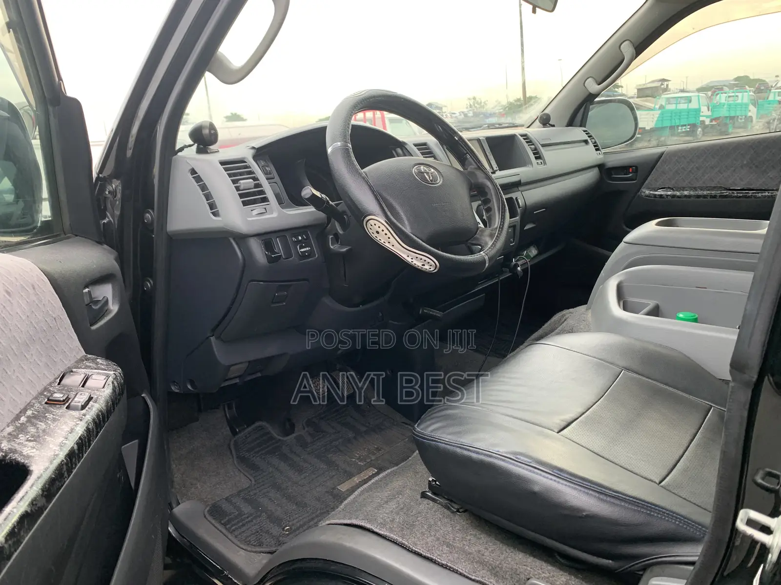 Toyota HiAce 2010 Black