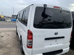 Toyota HiAce 2011 White