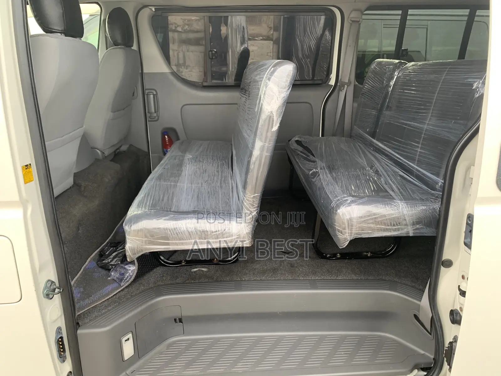 Toyota HiAce 2011 White