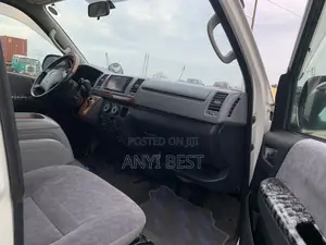 Toyota HiAce 2011 White
