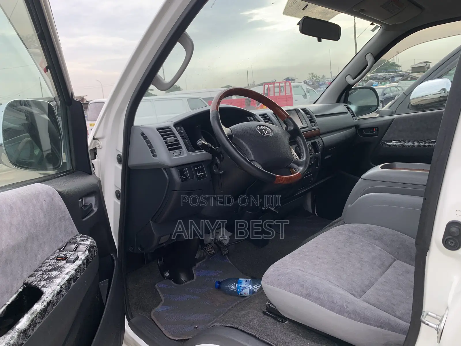 Toyota HiAce 2011 White