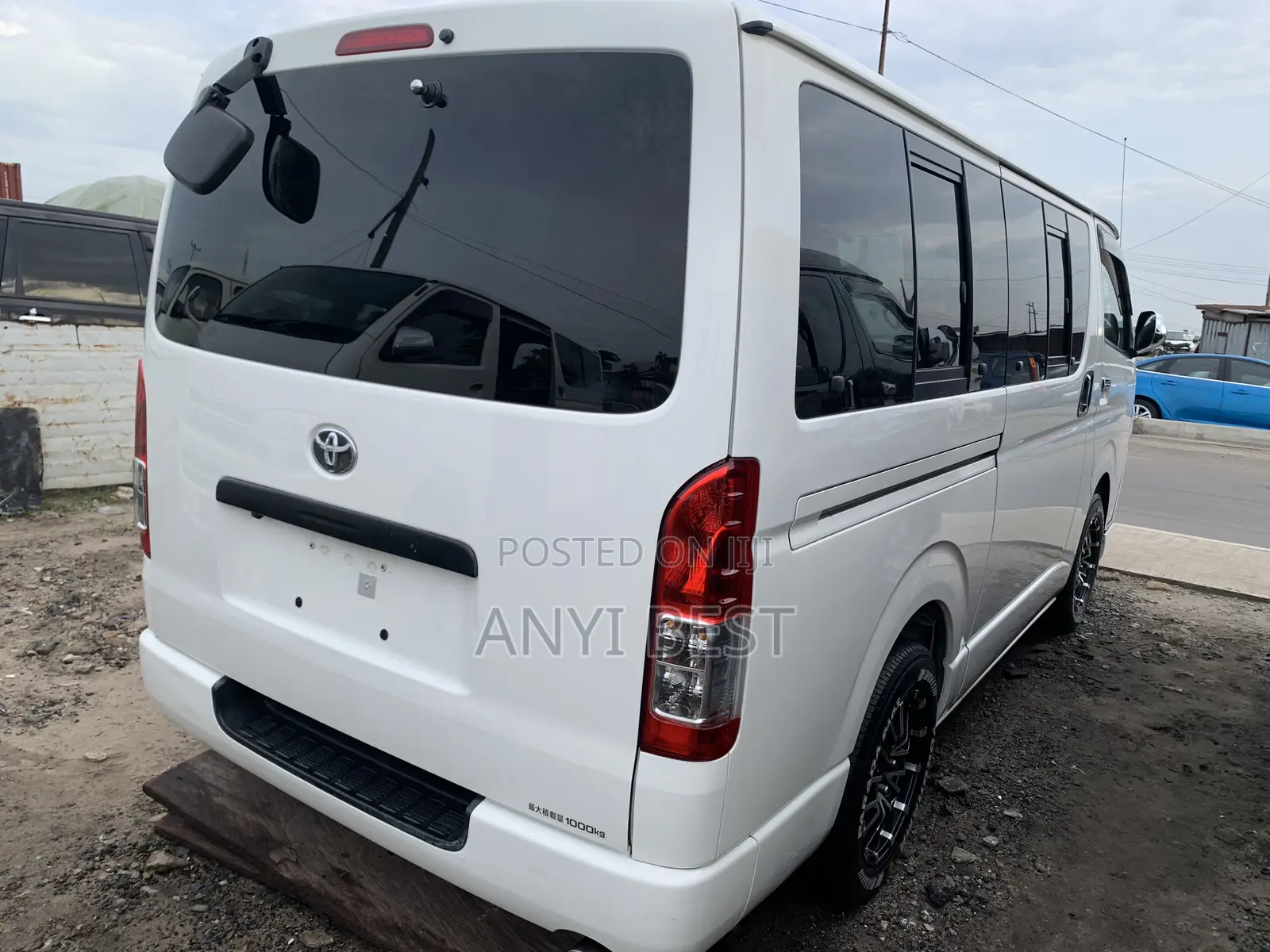 Toyota HiAce 2011 White