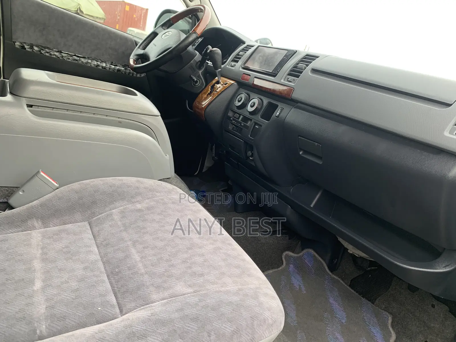 Toyota HiAce 2011 White