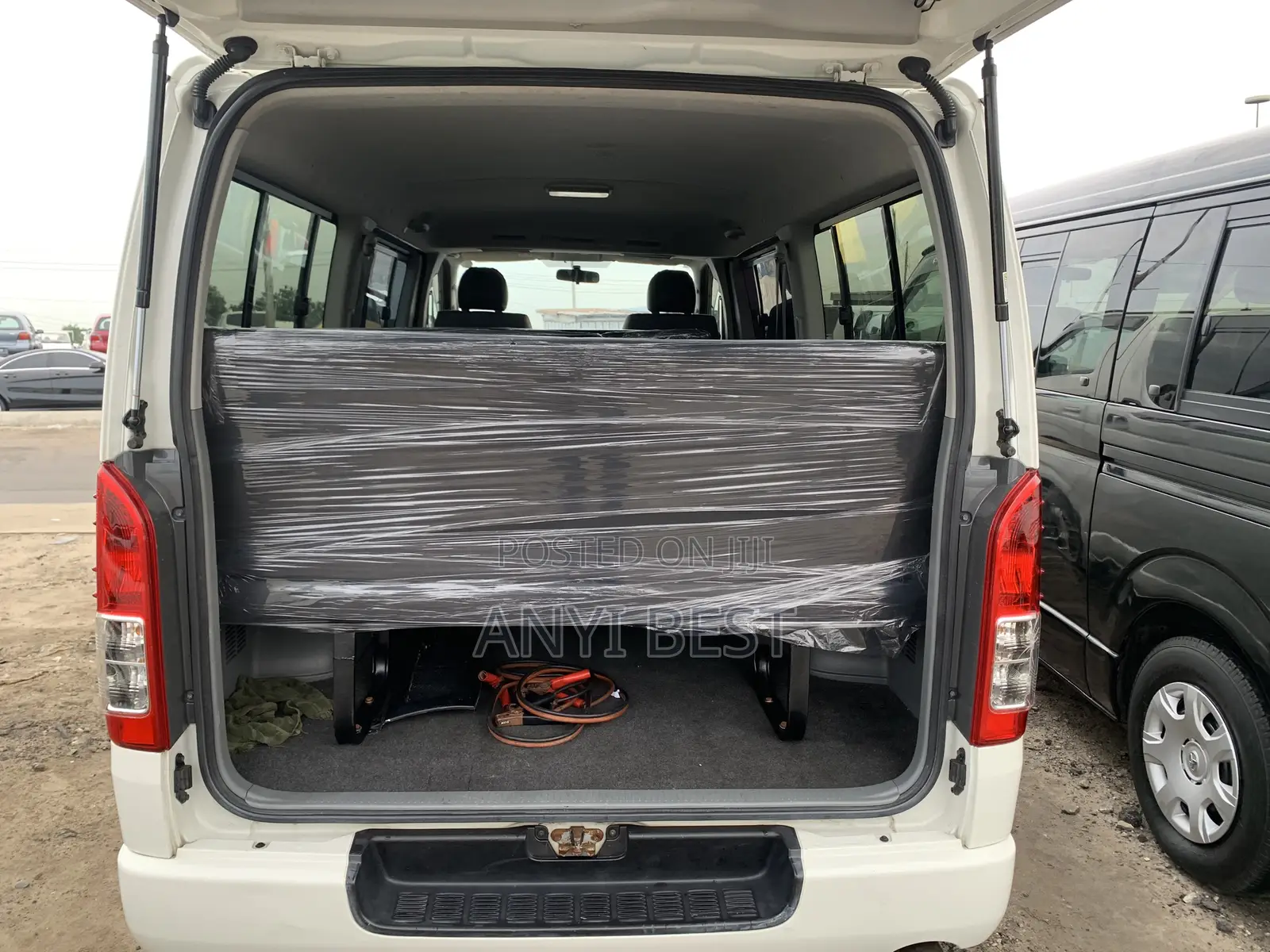 Toyota HiAce 2011 White