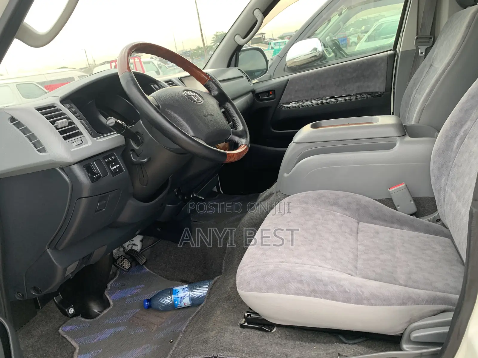 Toyota HiAce 2011 White