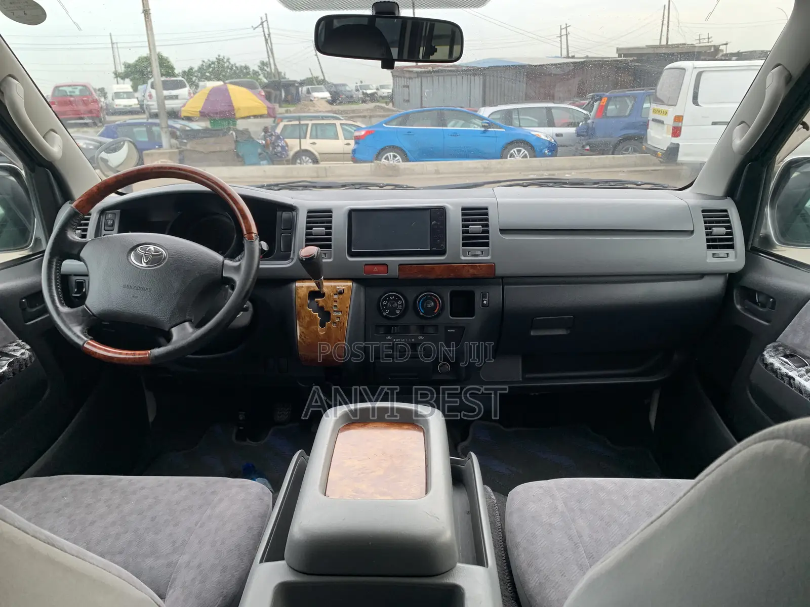 Toyota HiAce 2011 White