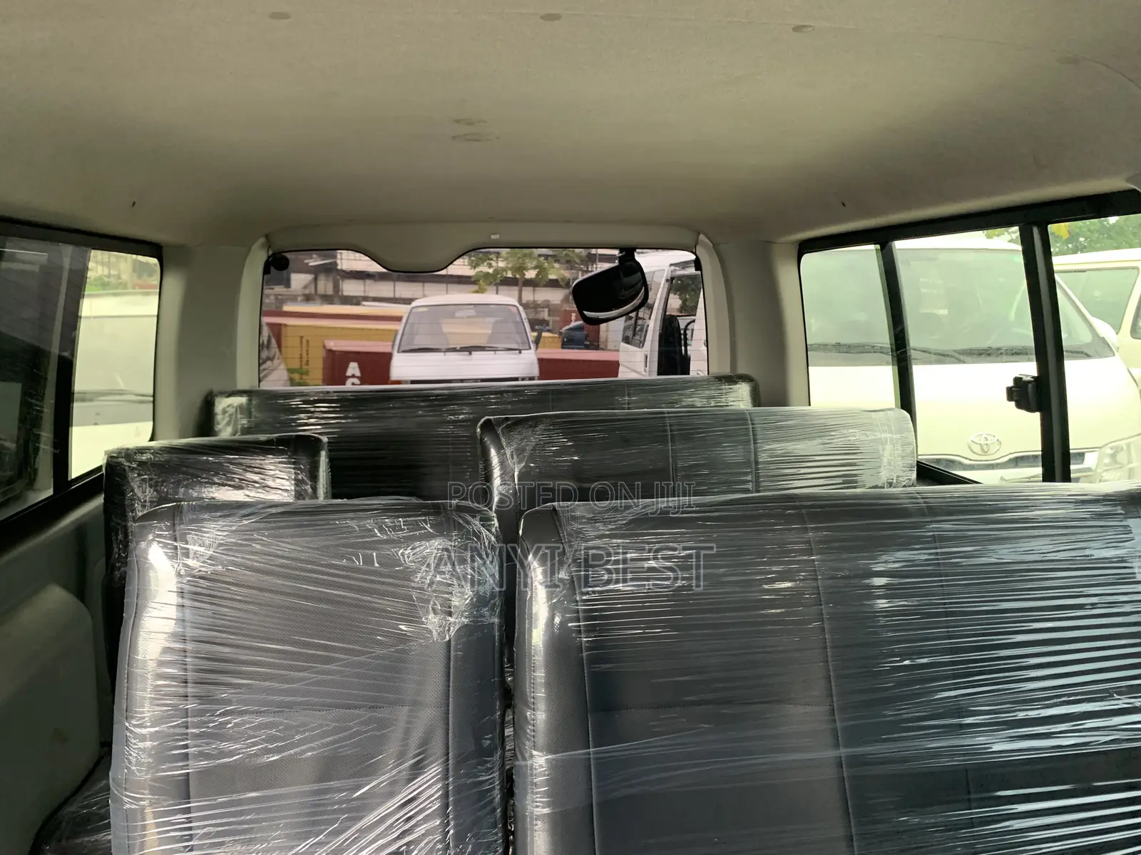 Toyota HiAce 2011 White