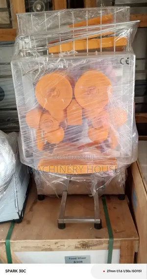 Automatic Orange Juice Extractor Machine
