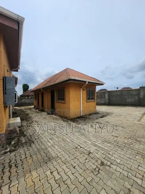 3bdrm Penthouse in Galadimawa for sale