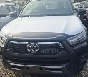 New Toyota Hilux 2025 Black