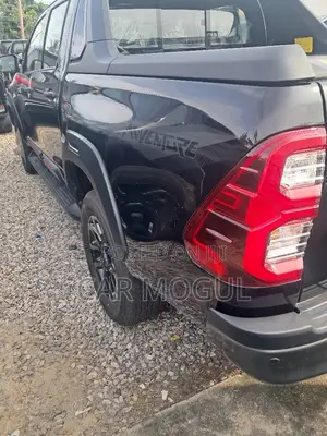 New Toyota Hilux 2025 Black