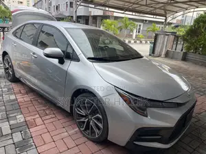 Toyota Camry SE FWD 2020 Silver