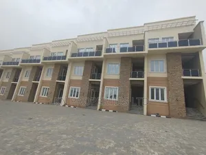 4bdrm Townhouse/Terrace in Gusape, Guzape District for sale