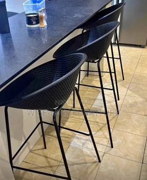 Photo - 26-Inch Modern Kitchen Bar Stool With Metal Base
Minimalist