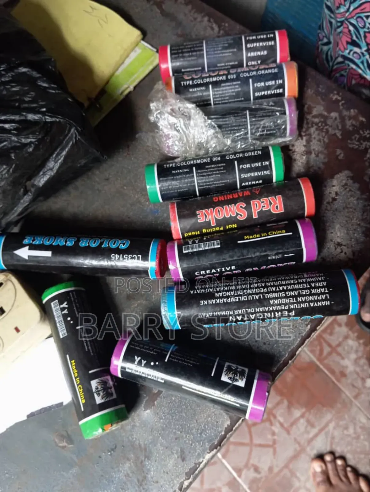 Colour Smoke Bomb