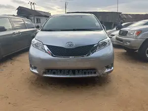 Toyota Sienna 2015 Silver