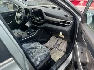 New Toyota Highlander XLE 2025 Silver