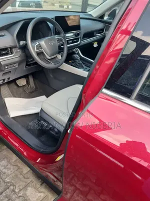 New Toyota Highlander XLE 2025 Red