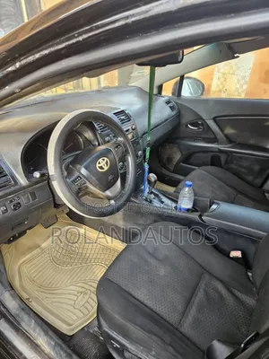Toyota Avensis 2011 Black