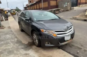 Photo - Toyota Venza LE 4dr Wagon AWD (2.7L 4cyl 6A) 2015 Gray