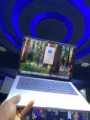 Laptop Apple MacBook Pro 2023 M3 Pro 14-Inch 8GB Apple M3 SSD 1T